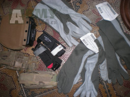 US Army nomex rukavice , CAT gen.6 a 7 combat pouch na cat  Tactical tailor zásobník coyote