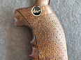 Imitace dřevěné rukojeti pro revolver Dan Wesson