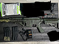 Airsoft modifikovaná zbraň s doplňkama