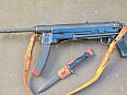 znehodnocený M56 Yugo samopal + bodák