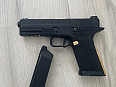 Glock 17 EMG / Salient Arms International™ BLU Compact