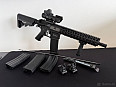airsoft zbraň Daniel Defence® MK18 SA-E19 EDGE™, černá + Optika s kolimátorem Rhino 4x32, Theta Optics