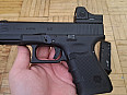 Umarex Glock 19 Gen 4 s destičkou a kolimátorem