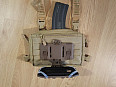 nový chest rig s držákem na mobil.