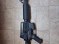 Kompletní airsoftový set M4A1 (Specna Arms CORE) + 3x tlačný zásobník, pouzdro, plnička