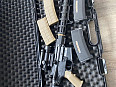 Ar-15 v základu s kolimátorem 