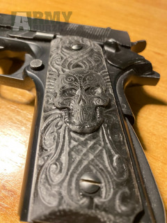 Střenky Colt 1911 s lebkou