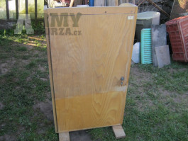 PRAGA V3S štábák - nábytek z vybavení skříně.