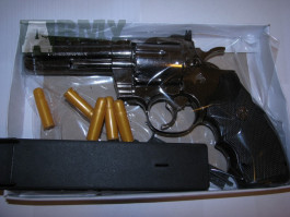 Pistole PYTHON 357 jako zapalovač (revolver)