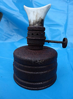 WH II. světová válka - ohřívací petrolejová lampa akumulátoru . 