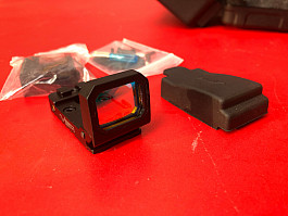 Výklopný  otevřený KOLIMATOR mikro v kovovém pouzdře na Glock nebo na lištu 22mm. Osvětlení bodu v červené barvě 