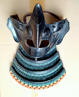 Japonsko maska menpo ze samurajského brnění
