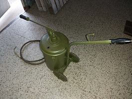 Vojenská ruční pumpa na olej - SSSR
