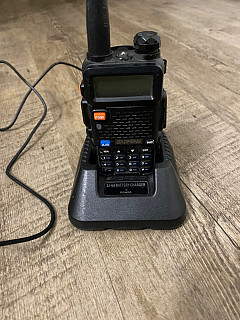 Prodám vysílačku Baofeng UV- 5R včetně nabíječky 