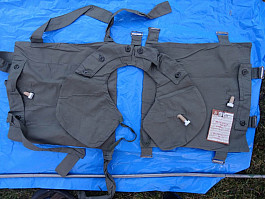 T - 55  Plavací vesta používaná při brodění . 