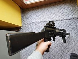 airsoftová zbraň + příslušenství 