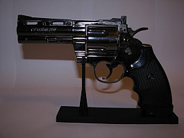 Pistole PYTHON 357 jako zapalovač (revolver)