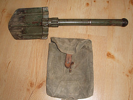Vojenská skládací polní lopatka