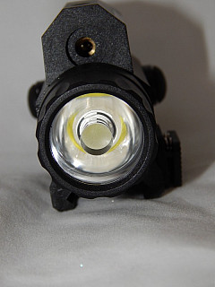 Profi zelený laser + LED baterka na dražky 22mm tlačitkový spínač a spínač na pažbu.