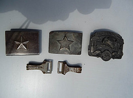 Přezky na opasek a karabinky .