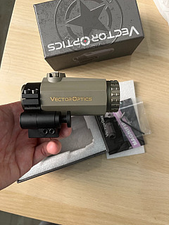 Magnifer MAVERICK-III 3x22 - Pískový