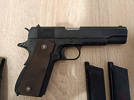 Colt 1911 plyn s blowbackem 
