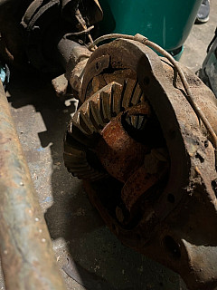 Prodám nápravu na hotchkiss M 201 Cena 11000