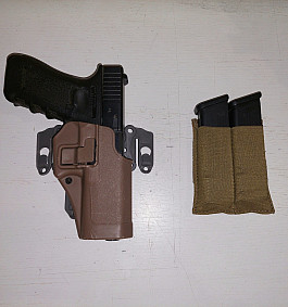 BlackHawk SERPA s pojistkou kopie + kapsa na zasobniky MOLLE Glock 17