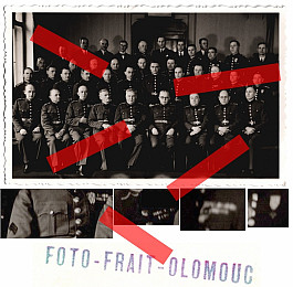 Skupinové foto důstojníci Olomouc vyznamenání legionáři