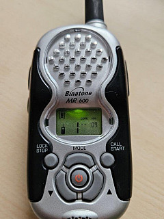 Pár vysílaček walkie-talkie