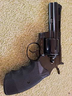 Revolver Colt model 357 (KWC)