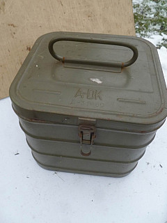 Plechové krabice od odmořovacích souprav .