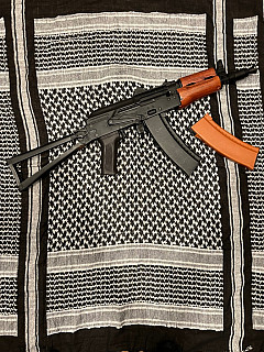 CM.045A, AKS-74U CELOKOV DŘEVO BLUE EDITION [CYMA]