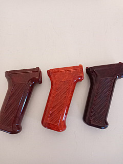 Bakelitová pažbička AK