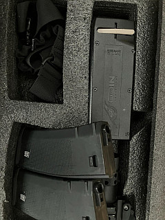 prodám M4 specna arms edge + příslušenství a cztu s kufrem