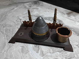 Kalamář WWI s německy rytým textem.