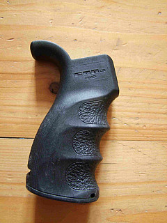 FAB Defense AG-43 Pistolová rukojeť pro M16/M4/AR15 grip