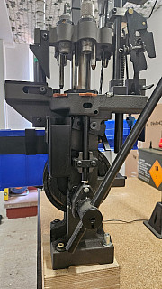 Dillon RL1100 prebíjací lis 