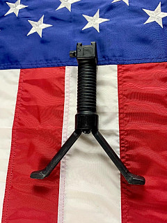 Vojenský model Grip/ Bipod na AR15 M4 od firmy G.P.S