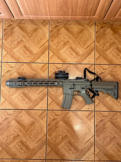 Airsoftová zbraň M4 - Salient Arms