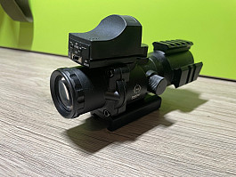 Puškohled Rhino 4X32 s kolimátorem