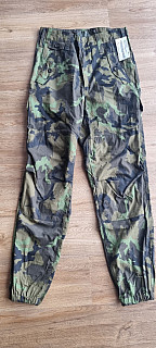 Prodám nové Kalhoty 95 letní se zeleným potiskem – R