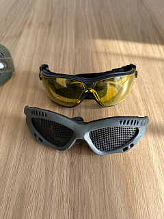 Maska na obličeji, brýle, rukavice