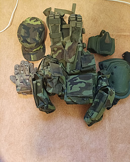 Airsoft výstroj/výzbroj 