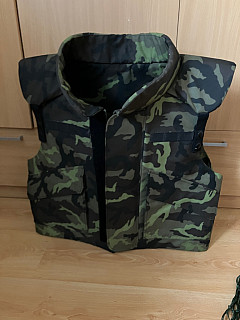 Střepinová vesta replika