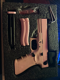 Prodám plynovou airsoftovou pistoli Glock (značka Raven)