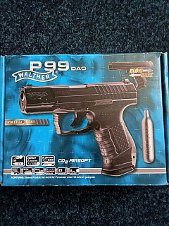 Airsoft pistole Walther P99 DAO CO2-12g+příslušenství v ceně.