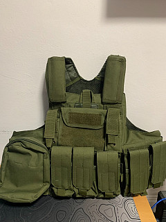 Prodám vestu barva zelená 