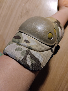 Chrániče na kolena a lokty (2× kolena a 2× lokty...)