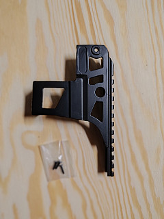 Okuliare, sumky a montážna lišta na puškohľad pre AK/SVD